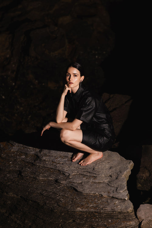 KUMI LEATHER SHORTS black